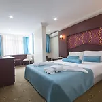 Hotel Grand Zentrum & Cafe Restaurant - Taksim Square